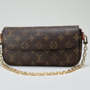 Louis Vuitton- Wallet on chain IVY